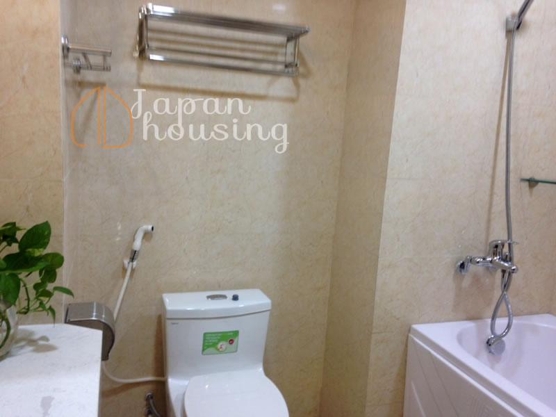 bathroom 302 (2).JPG